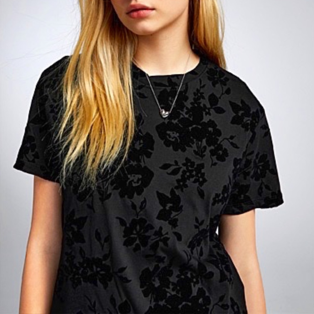 Simons Twik Black Velvet Short Sleeve Tee Floral Pattern Flocked Burn-out Style